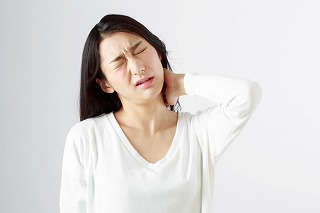 【むちうち・前編】事故後の首の痛みが引かない？むちうちの初期症状と長引く理由を徹底解説【久留米市】